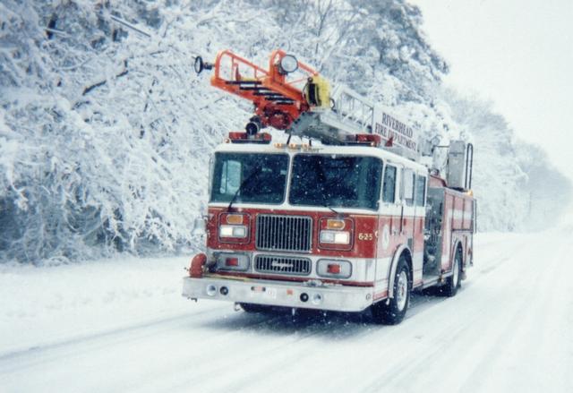 6-2-5 returning to Station-3 after a call.  Photo courtesy RedBird FF John Bravy.